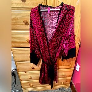 Betsy Johnson women’s robe. Torrid size 1/2